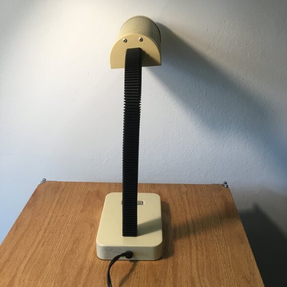 Vintage Postmoden Cream Metal Cutout Black Gooseneck Desk Lamp - Picture 3 of 12